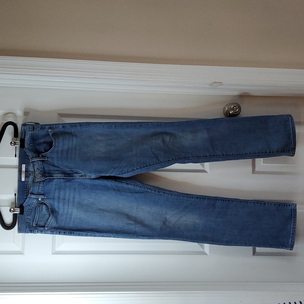 All jeans 2/$20🫦Levi's sz 32/30 slimming straight leg no flaws